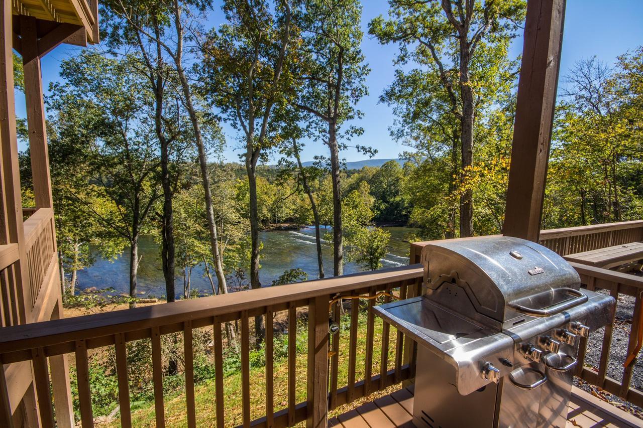 Eagles Nest A Pet Friendly Cabin On The River With A Hot Tub Luray Exterior photo