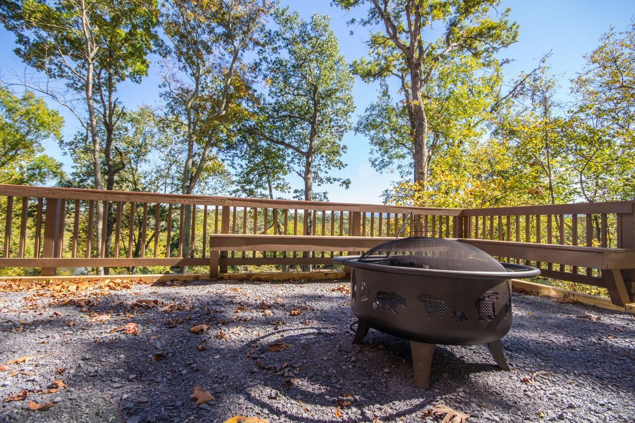 Eagles Nest A Pet Friendly Cabin On The River With A Hot Tub Luray Exterior photo