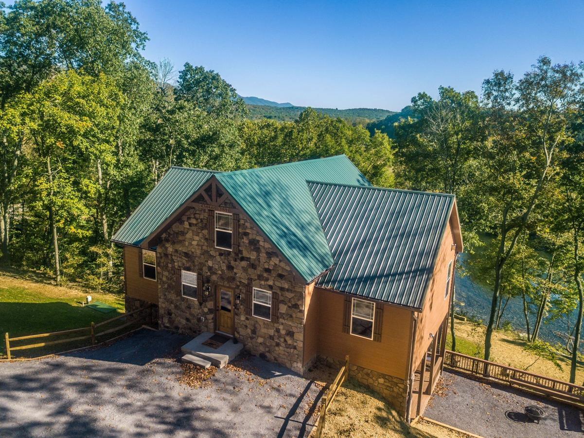 Eagles Nest A Pet Friendly Cabin On The River With A Hot Tub Luray Exterior photo