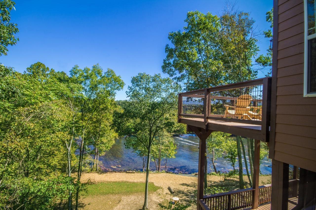 Eagles Nest A Pet Friendly Cabin On The River With A Hot Tub Luray Exterior photo