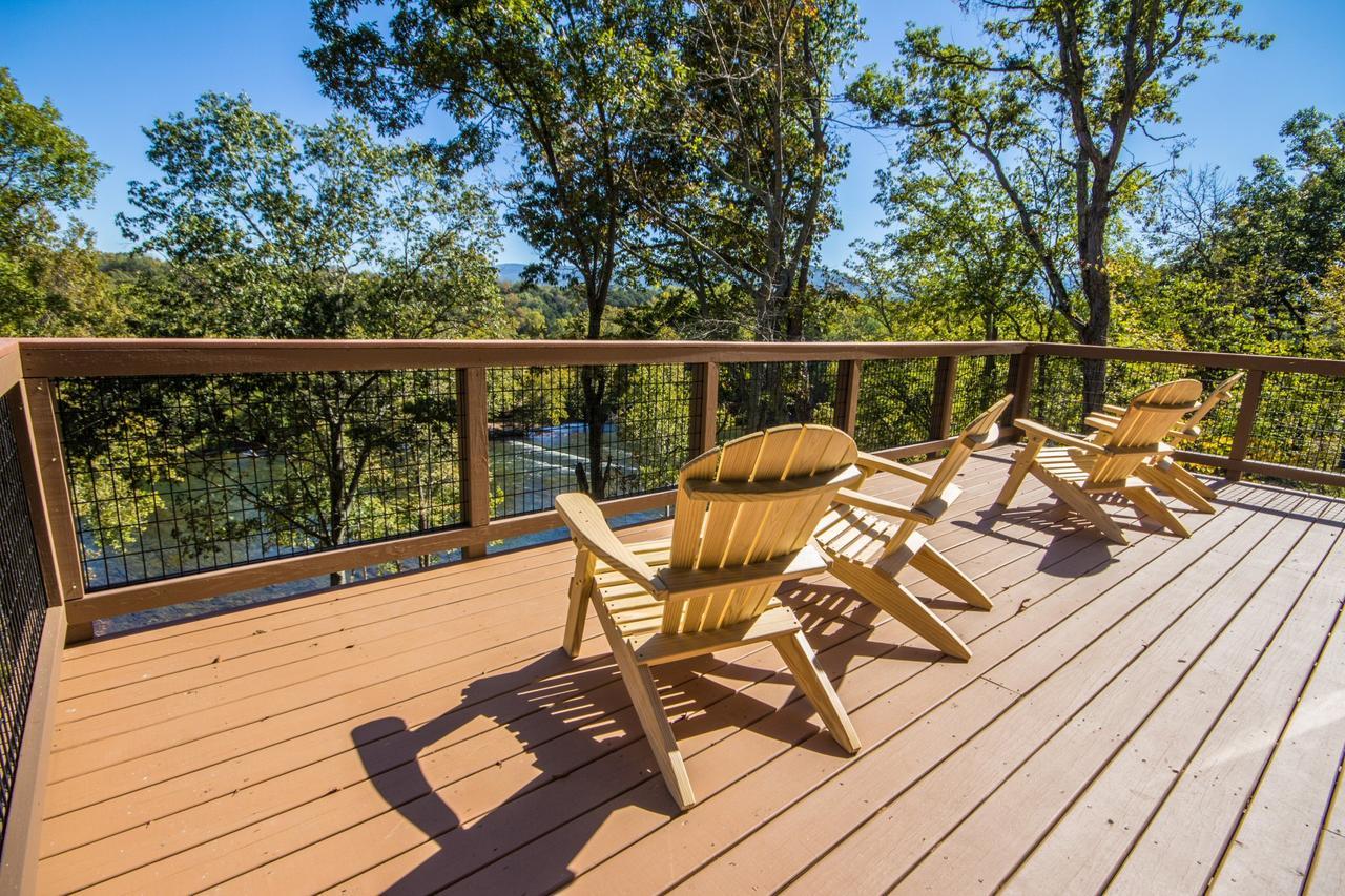 Eagles Nest A Pet Friendly Cabin On The River With A Hot Tub Luray Exterior photo