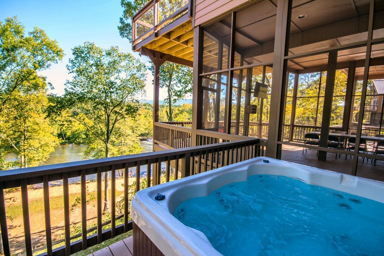 Eagles Nest A Pet Friendly Cabin On The River With A Hot Tub Luray Exterior photo